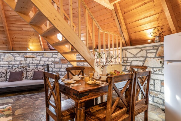 Fridge, oven, electric kettle, cookware/dishes/utensils - Theasis Igloo (Central Tzoumerka)