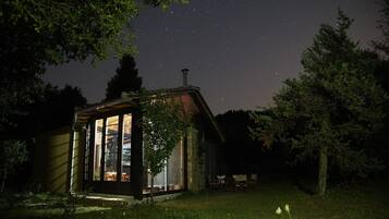 Mặt tiền nơi lưu trú - ban đêm