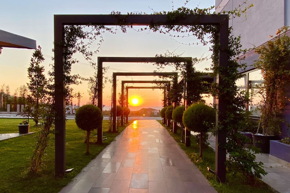 Green Hills Suites