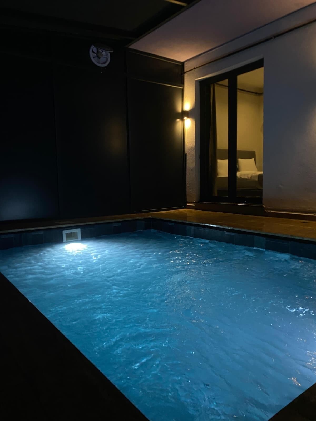 Honeymoon Suite