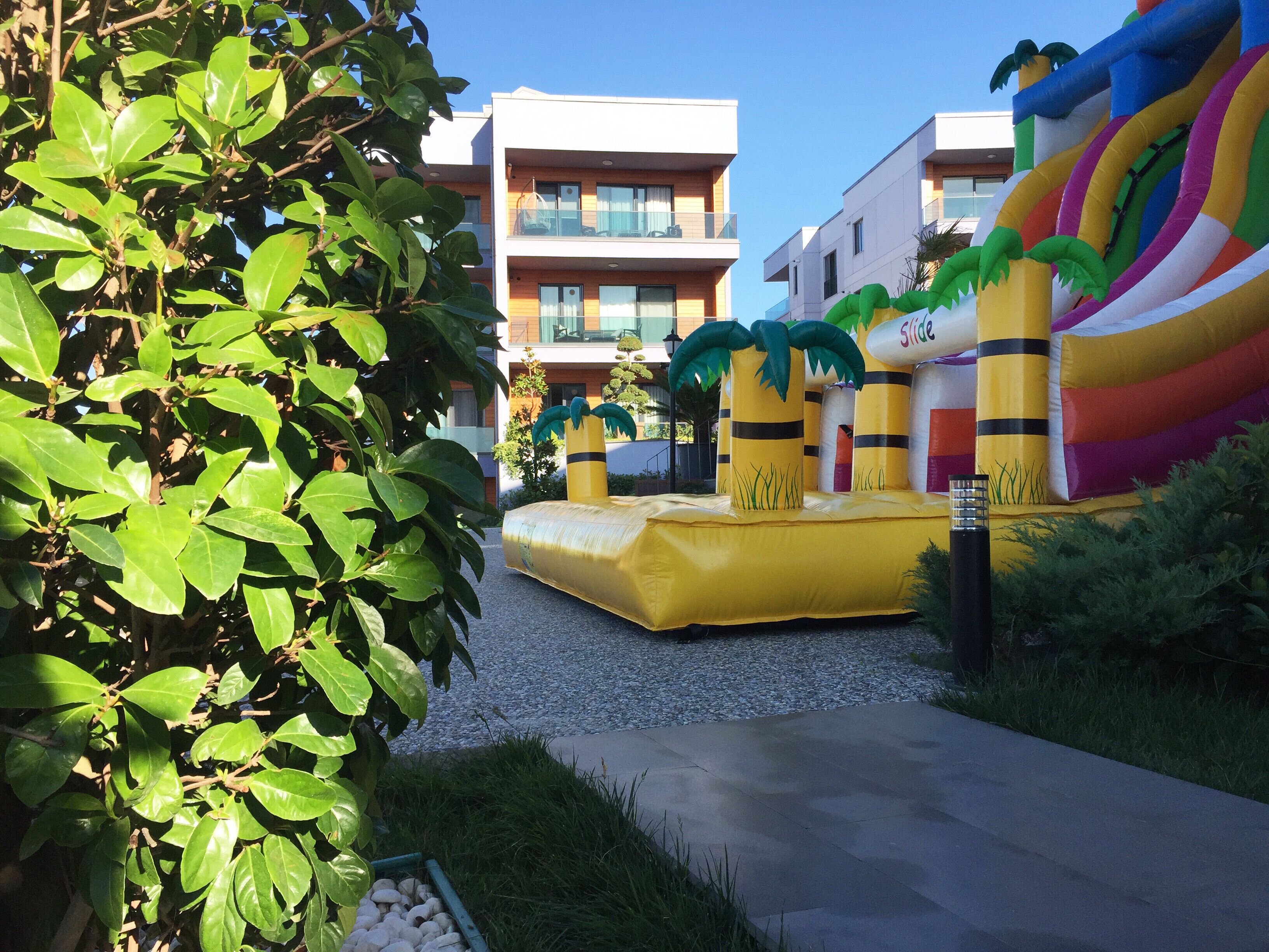 children’s play area – outdoor