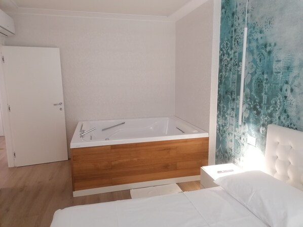 Exclusive Room | Down comforters, free WiFi