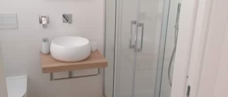 Secador de pelo, toallas
