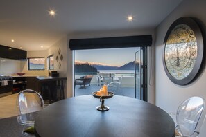 Apartment, 2 Bedrooms | In-room dining - 21 Lakefront (Queenstown)