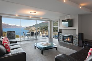 Apartment, 4 Bedrooms | Living area