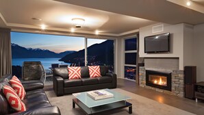 Unclassified image, 5 of 20, button - 25 On The Terrace (Queenstown)