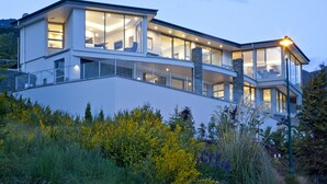 Unclassified image, 4 of 23, button - Lakes Views at Aspen House (Queenstown)