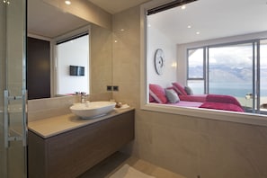 House, 4 Bedrooms | Bathroom