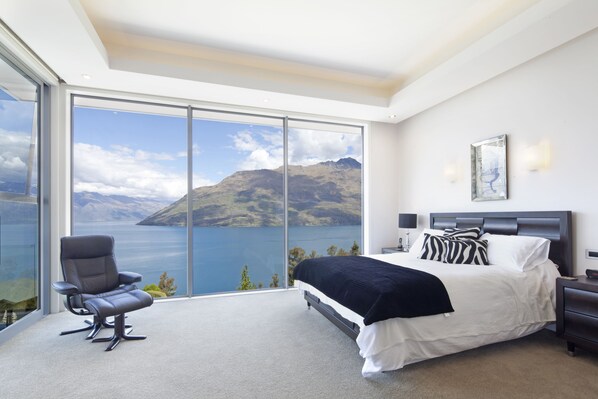 House, 4 Bedrooms - Lakes Views at Aspen House (Queenstown)