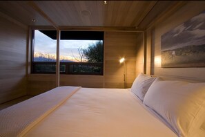 Apartment, 3 Bedrooms | 3 bedrooms, desk, laptop workspace, free WiFi - Forty Two (Queenstown)