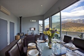 House, 3 Bedrooms | In-room dining - Highview (Queenstown)