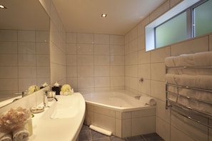 Bathroom - Highview (Queenstown)