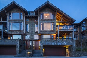 Façade de l’hébergement - soirée/nuit