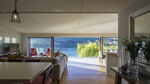 House, 4 Bedrooms | Living area - Kohanga Luxury Lakeside Villa (Queenstown)