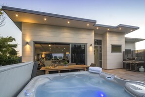 Bồn tắm spa ngoài trời