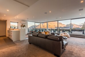 Apartment, 4 Bedrooms | Living area