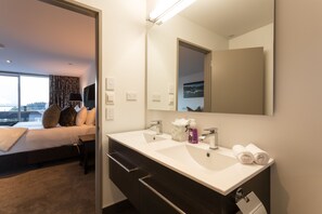 Apartment, 4 Bedrooms | Bathroom