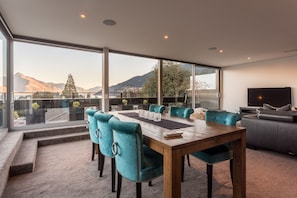 Apartment, 4 Bedrooms | In-room dining