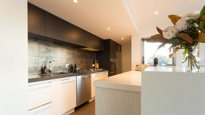 Apartment, 4 Bedrooms | Private kitchen - Penthouse on Hallenstein (Queenstown)