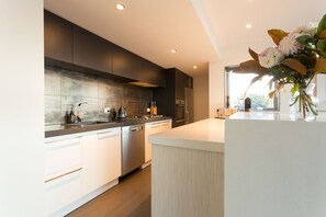 Apartment, 4 Bedrooms | Private kitchen