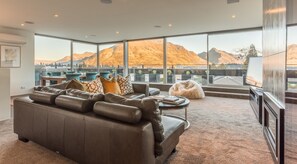 Appartement, 4 slaapkamers | Woonruimte | Flatscreentelevisie