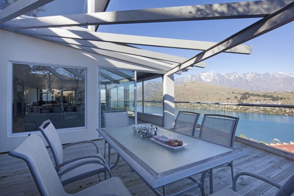 House, 3 Bedrooms | Terrace/patio