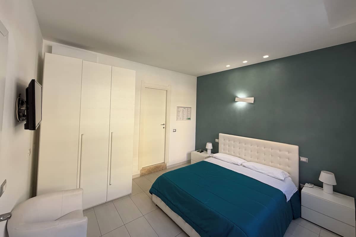 Habitación doble Deluxe | Edredón, wifi gratis y ropa de cama