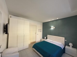 Deluxe Double Room | Down duvets, free WiFi, bed sheets - The Smerald (Alghero)