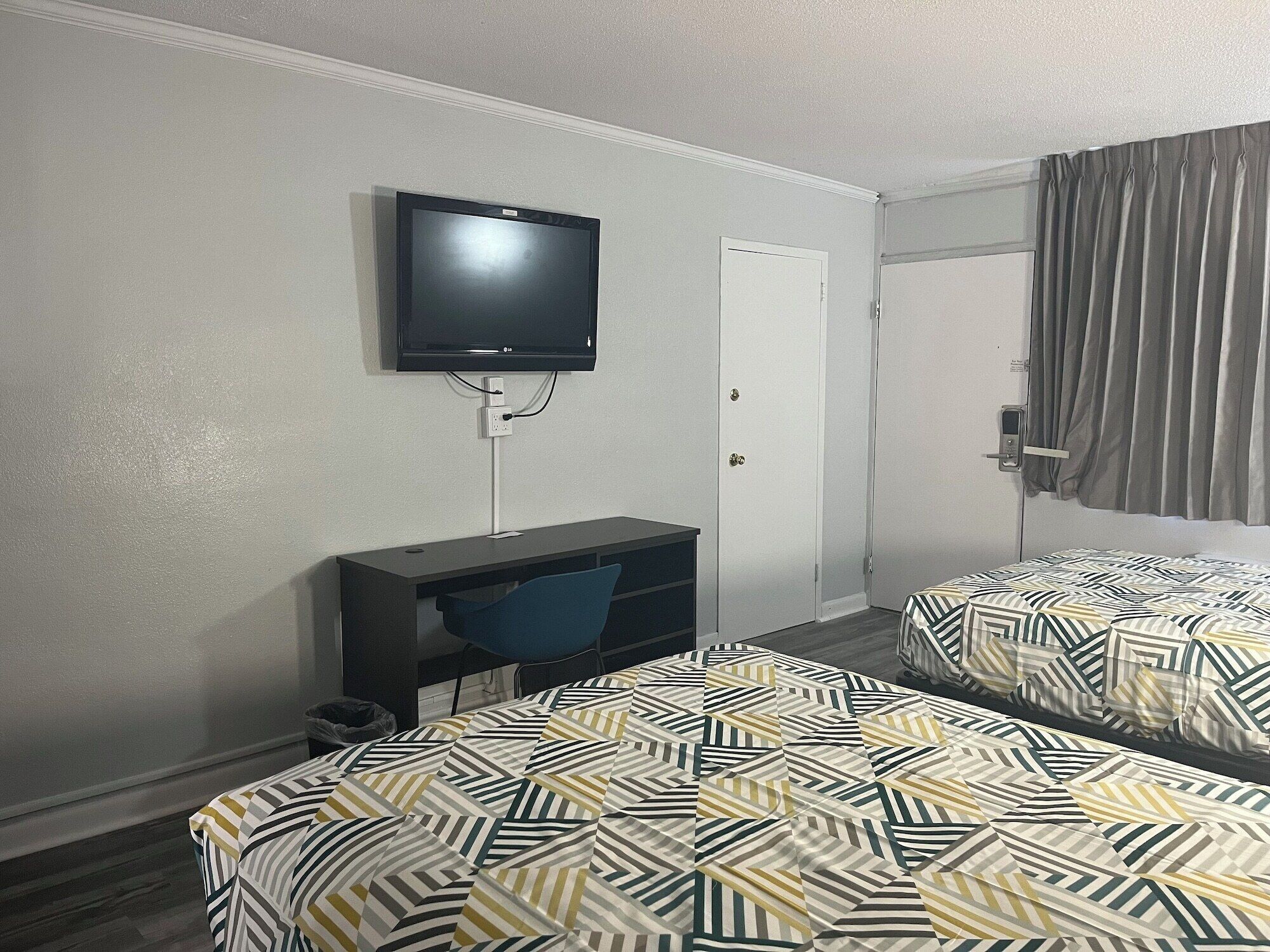 Standard Room, 2 Double Beds, Non Smoking, Refrigerator & Microwave | WiFi (free), bed sheets