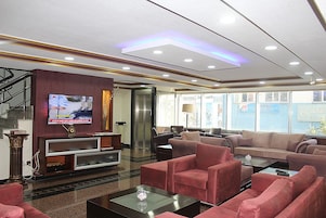 Área de estar no saguão