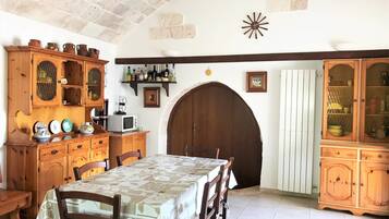 Traditional House, 2 Bedrooms | In-room dining