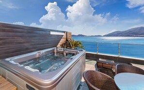 Jetted tub