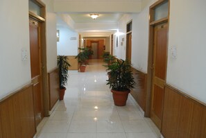 Lobby - Hotel Grand Habib (Srinagar)