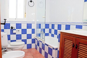 Combined shower/tub - Holiday home in quiet location (CONIL DE LA FRONTERA)