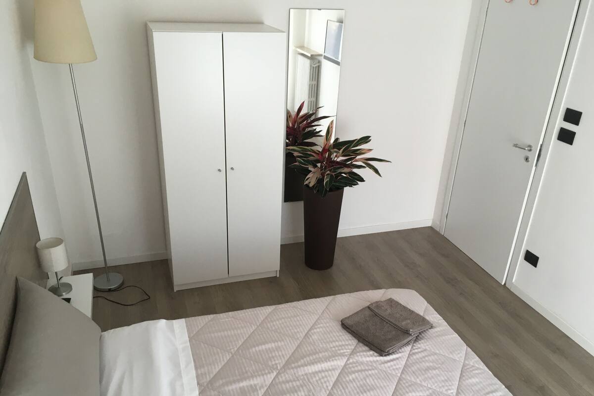 Egyptian cotton sheets, premium bedding, down duvets, pillow-top beds
