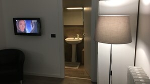Camera Comfort con letto matrimoniale o 2 letti singoli, bagno in camera, vista cortile | Biancheria in cotone egiziano, biancheria da letto di alta qualità