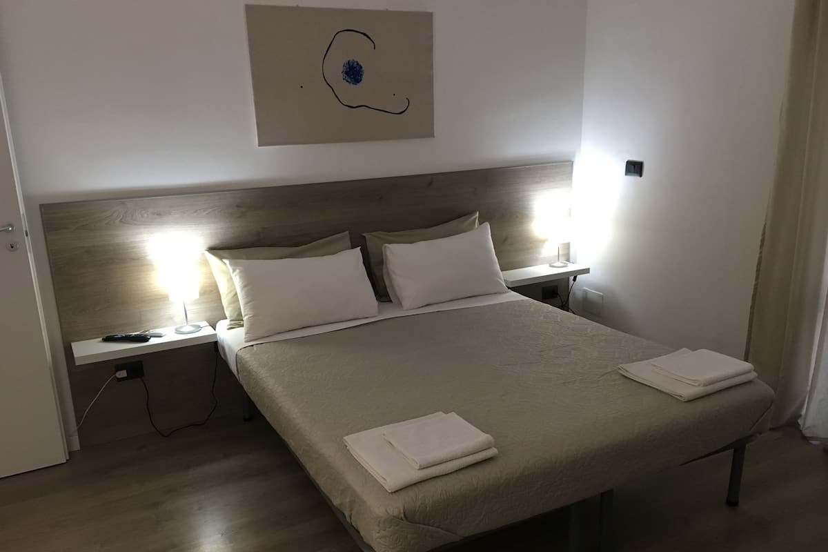Egyptian cotton sheets, premium bedding, down duvets, pillow-top beds