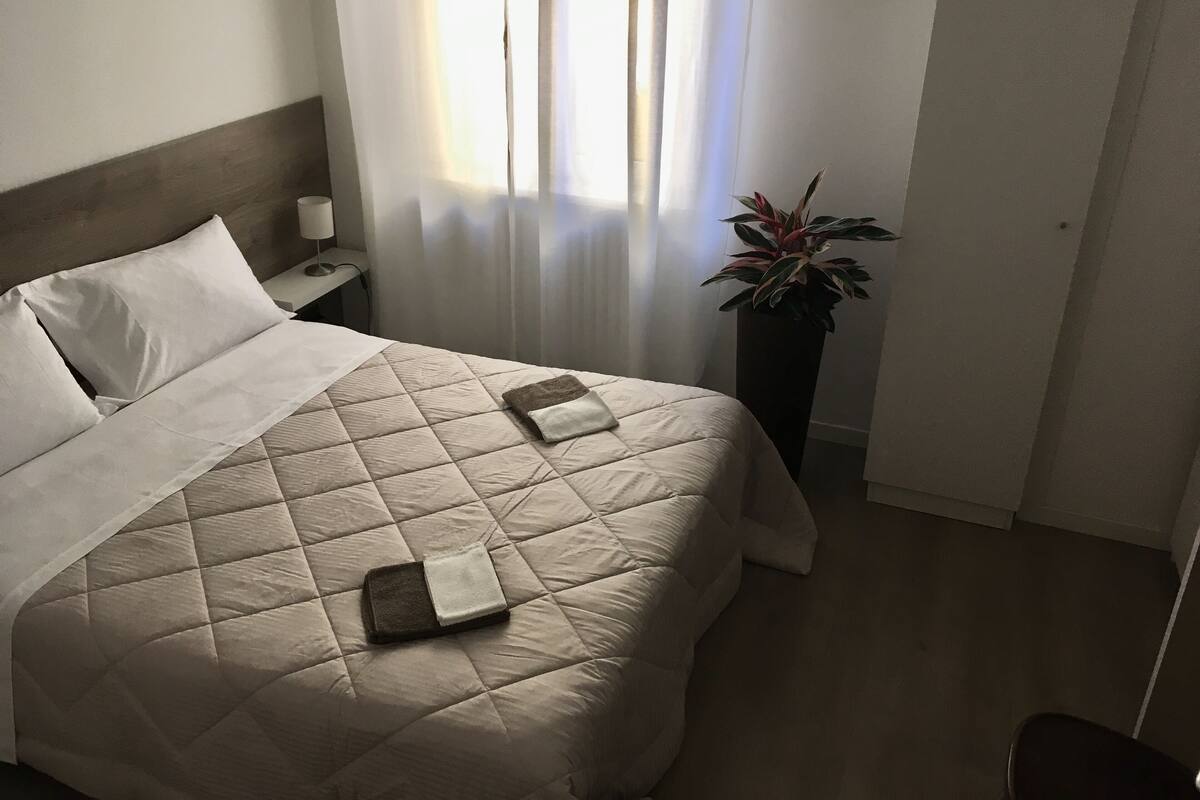 Egyptian cotton sheets, premium bedding, down duvets, pillow-top beds