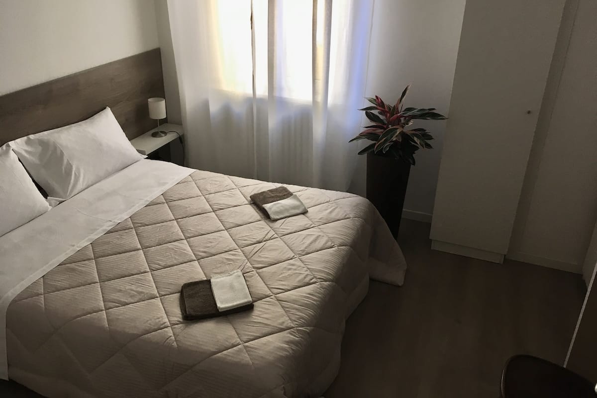 Habitación básica | 1 habitación, sábanas de algodón egipcio y ropa de cama de alta calidad