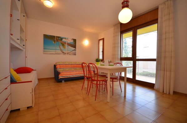 Studio, Garden View | Living area | Flat-screen TV