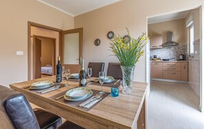 Dining - 2 bedroom cozy apartment in Liznjan (Liznjan)