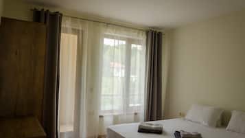 Apartamento, 2 quartos, sacada, vista para o mar | Individualmente decorados, individualmente mobiliados, escrivaninha
