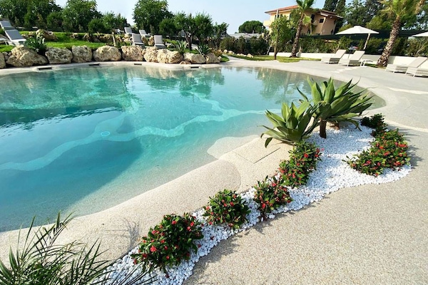 Sesongbasert utendørsbasseng