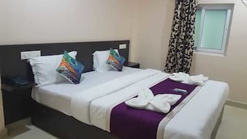 Quarto luxo, vista para a cidade | Cofres nos quartos, ferros/tábuas de passar roupa