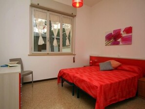 Apartment, 4 Bedrooms (E-9)