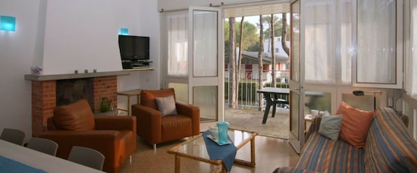 Appartement, 4 chambres (E-9) | Coin séjour