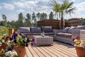 Terrace/patio - Tallbackens Gård & Vandrarhem - Hostel (Svärtinge)