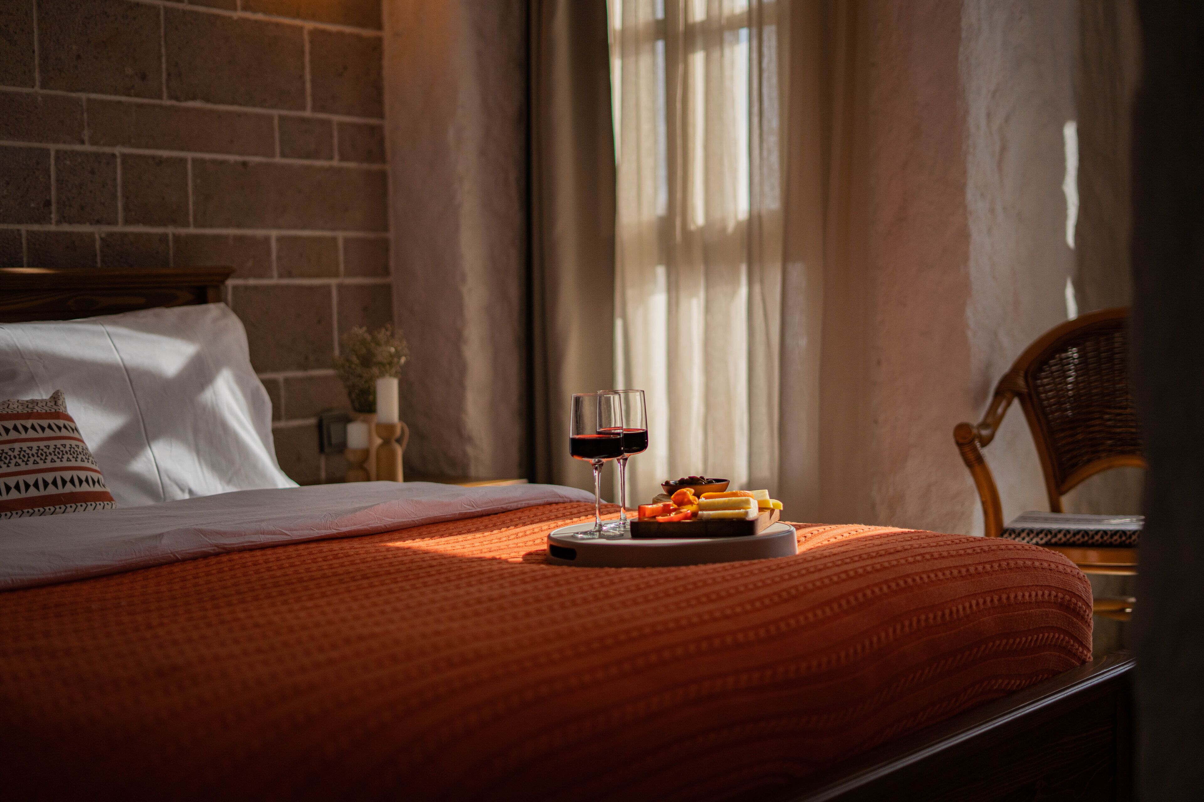 soundproofing, free wifi, bed sheets