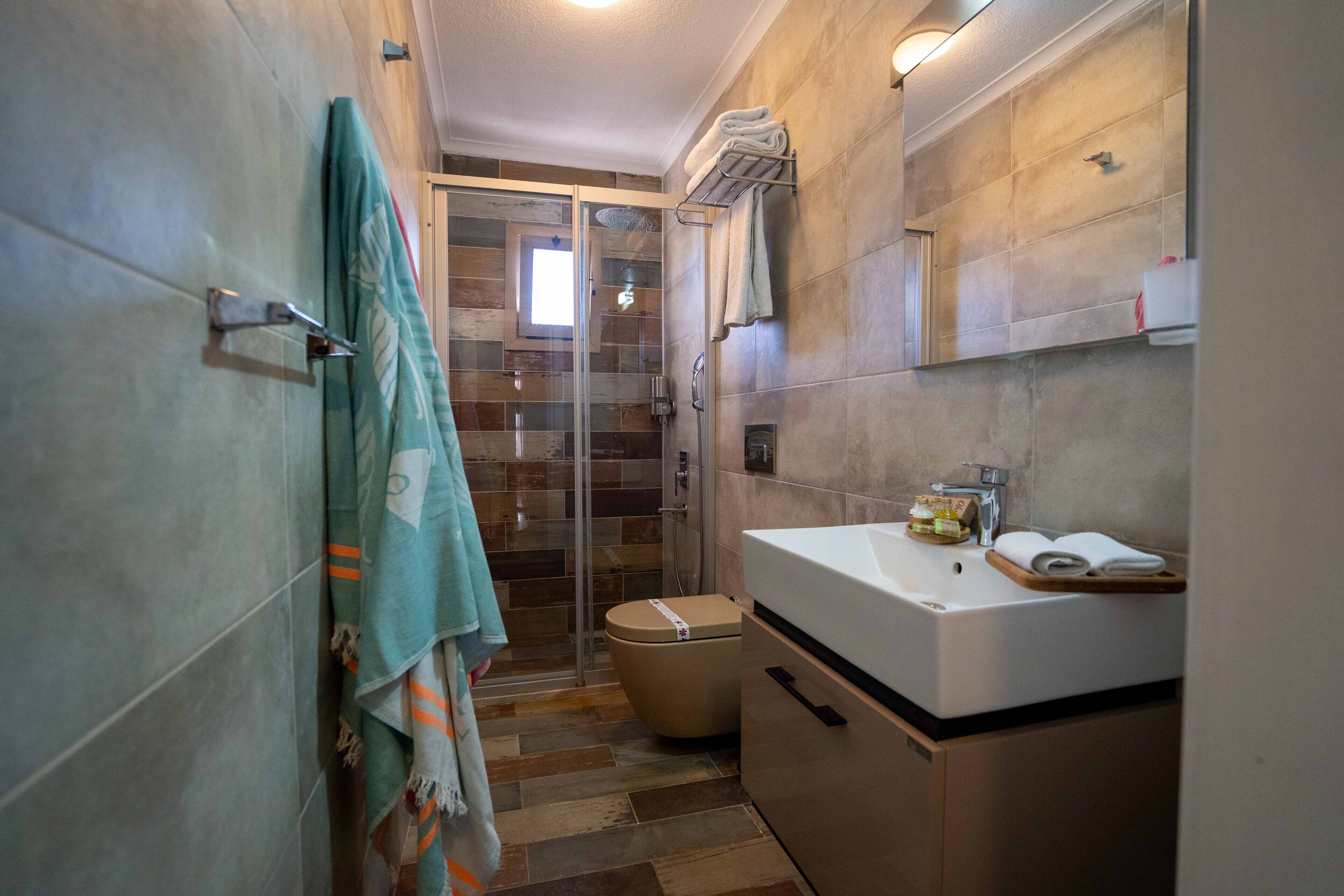 soundproofing, free wifi, bed sheets