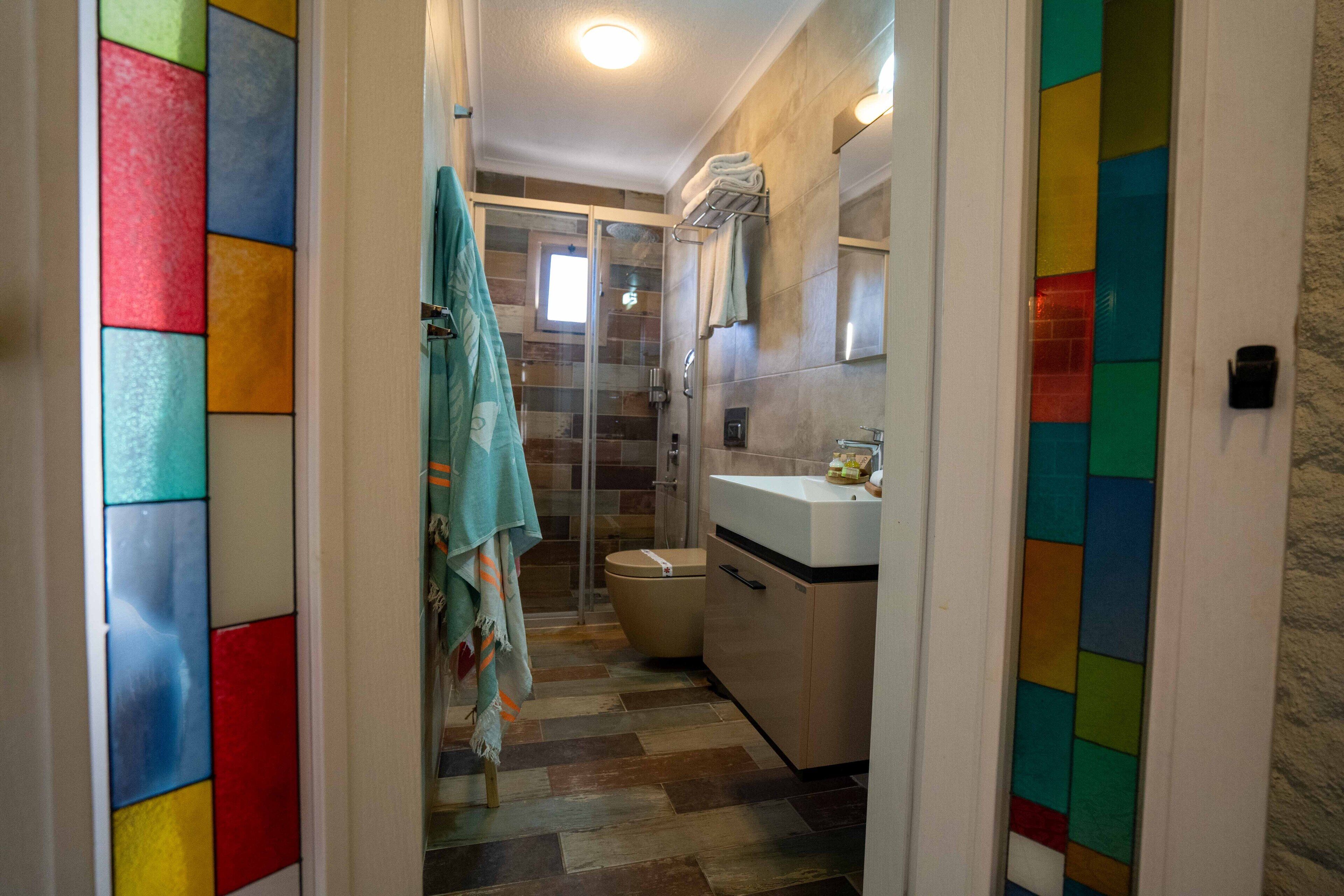 soundproofing, free wifi, bed sheets